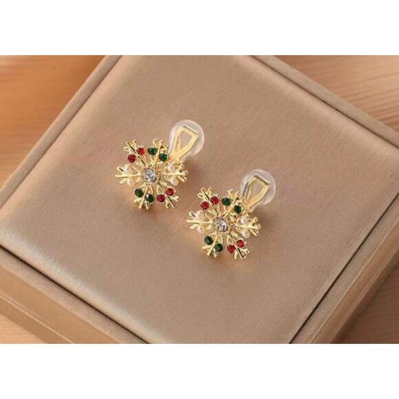 Clip on 1" gold, red, green and pearl snowflake button style earrings - Picture 2 of 4